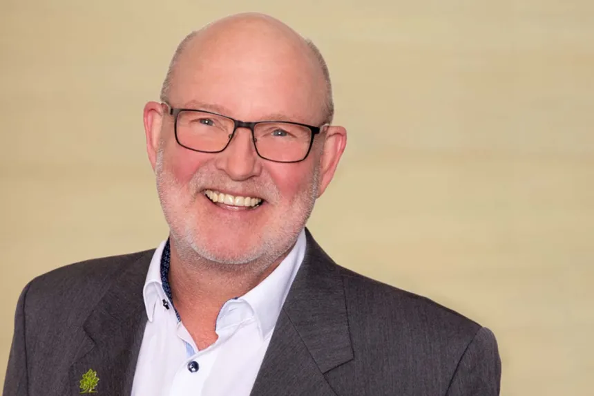 Porträt von Stefan Rautenberg, Einrichtungsleiter bei PFLEGEN & WOHNEN HAMBURG am Standort Finkenau.