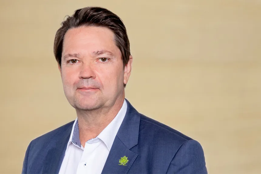 Thomas Rachel, Einrichtungsleiter bei PFLEGEN & WOHNEN HAMBURG Alsterberg, für engagierte und verantwortungsvolle Pflege.