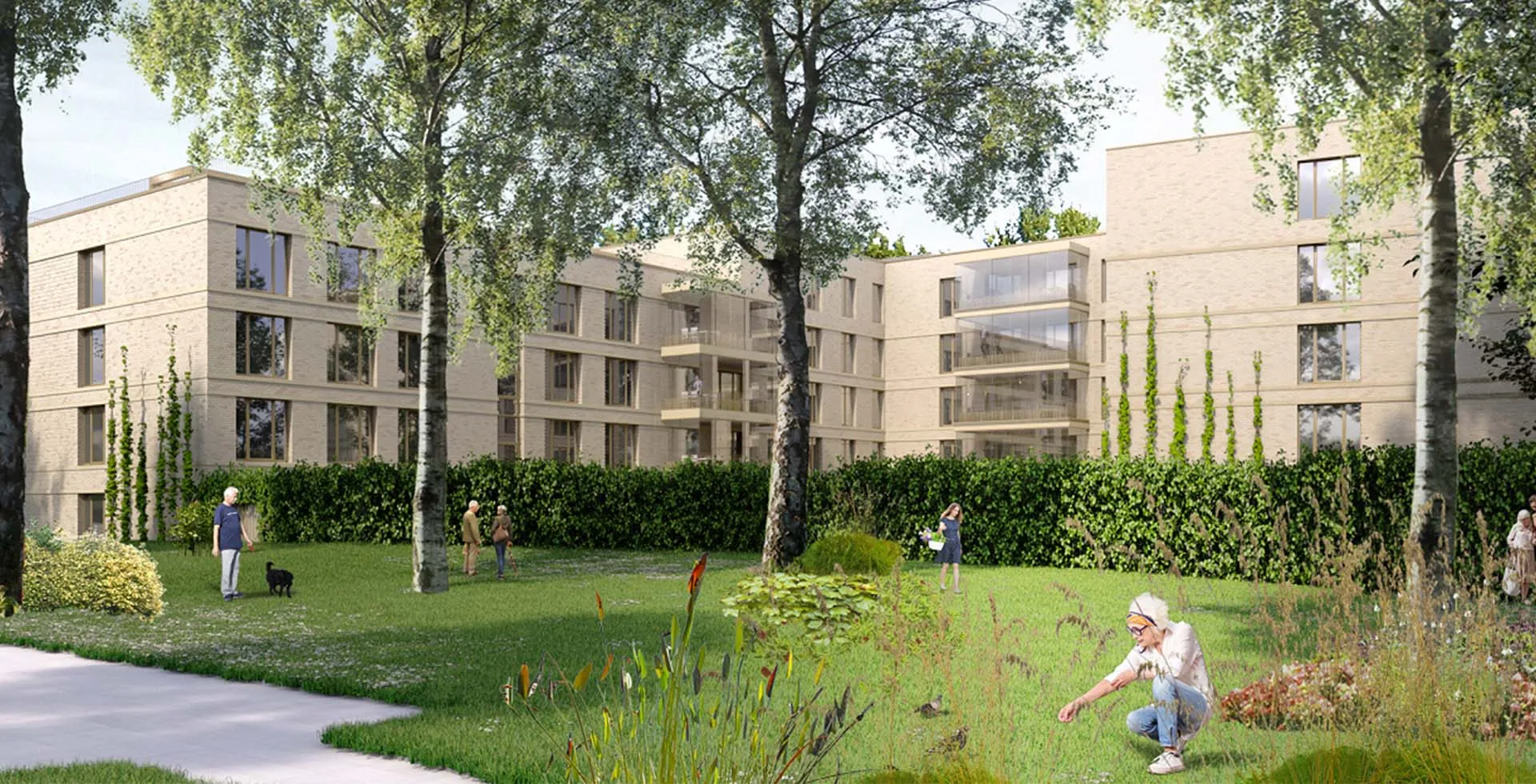 Grüner Garten mit Bäumen vor dem PFLEGEN & WOHNEN HAMBURG Haus Linde Gebäude. Menschen bewegen sich frei in sicherem Bereich.